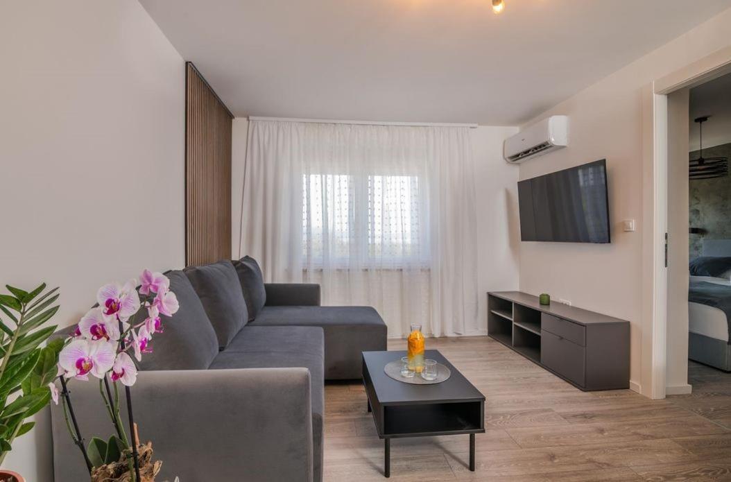 Restaurant & Rooms Nino بورات المظهر الخارجي الصورة