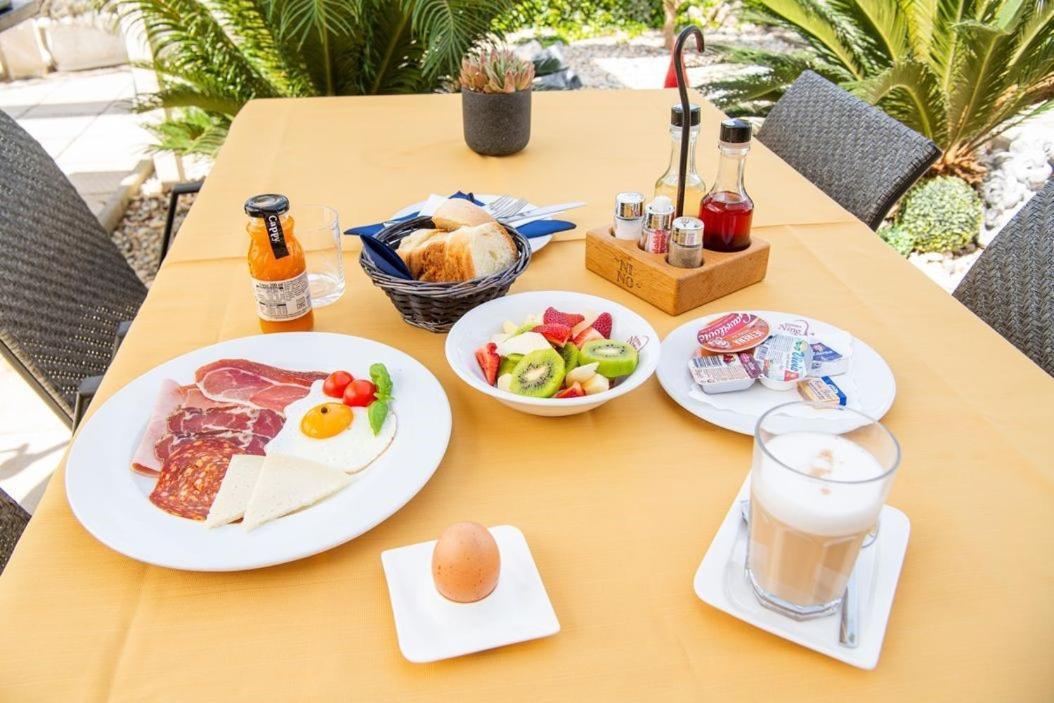 Restaurant & Rooms Nino بورات المظهر الخارجي الصورة